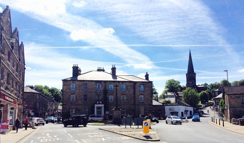 '4 Things To Do in Bakewell, Derbyshire' travel guide on sustainable travel blog Teja on the Horizon | Peak District National Park small town
