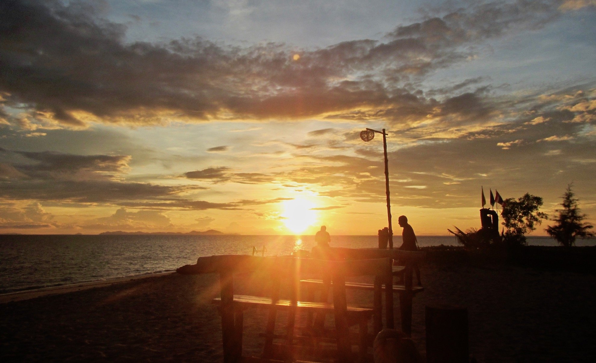 'Glamping & Squid Fishing in Ko Laoliang' travel guide at travel blog Teja on the Horizon | Ko Laoliang orange sunrise