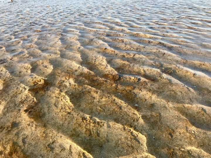 Wave pattern on hard reef shoreline